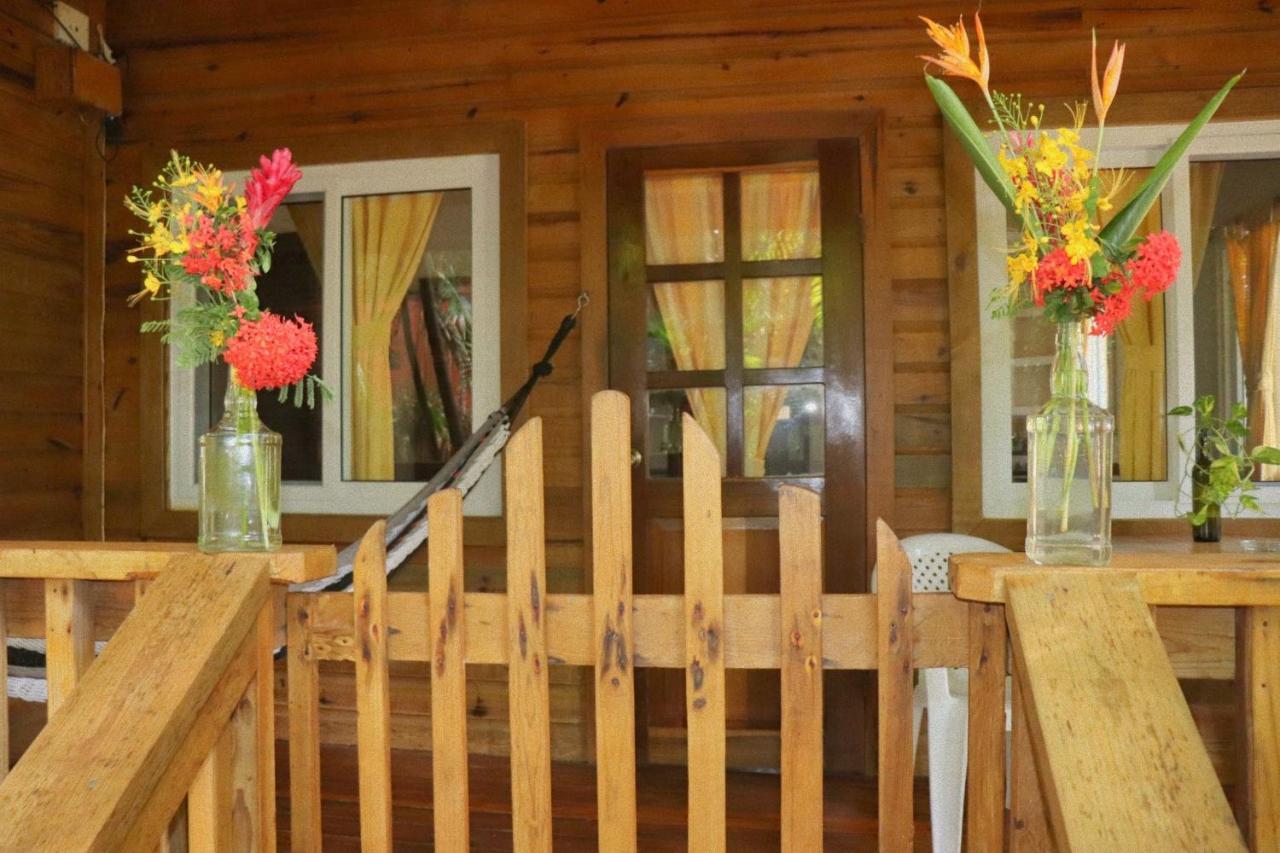 Posada Arco Iris, Уест Енд Екстериор снимка